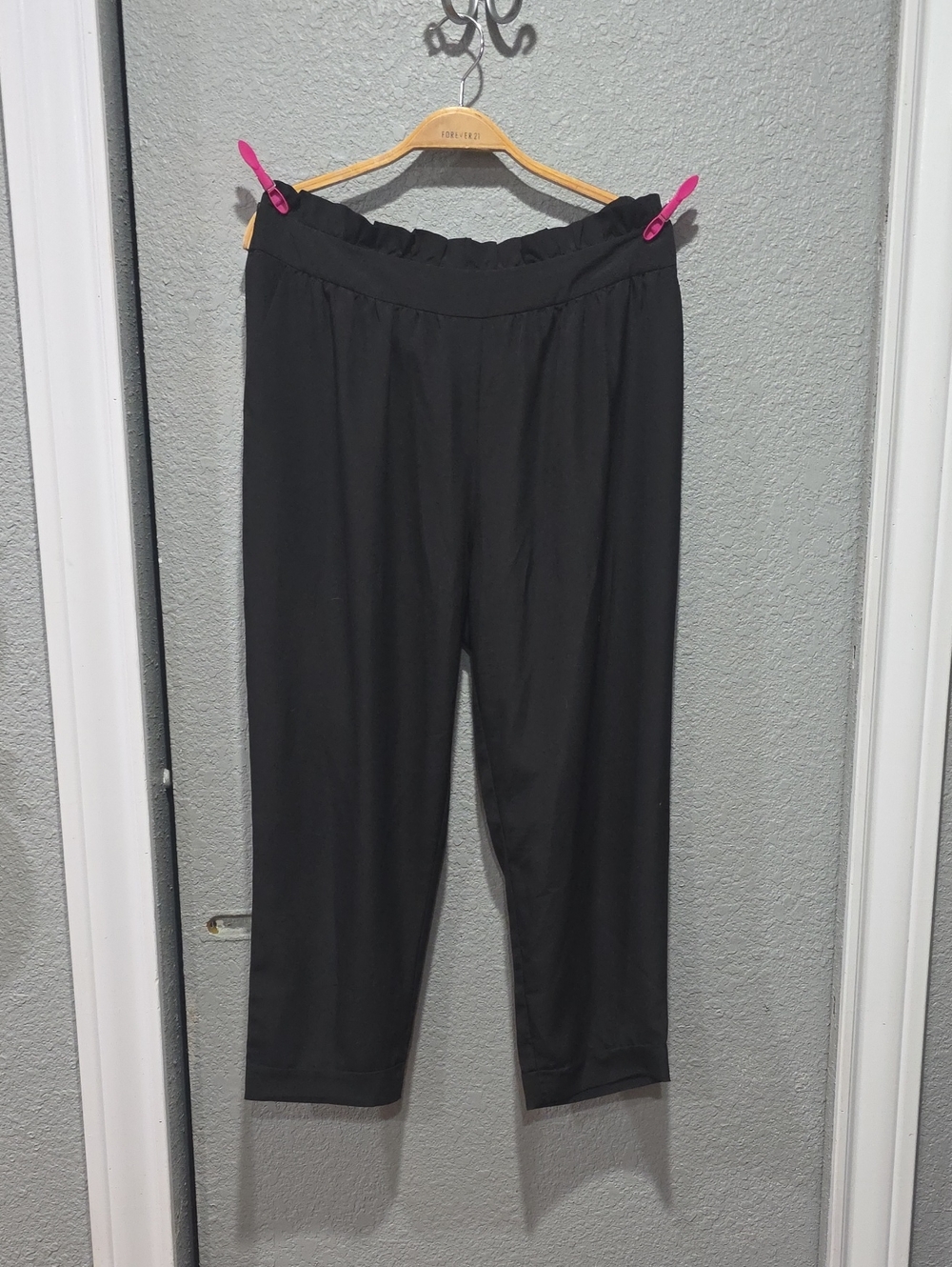 BCBGeneration Black Cropped Pull-On Ankle Pants